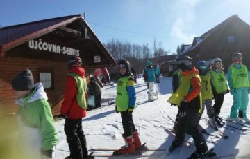 Chcete dát svým dětem ty nejlepší základy lyžování nebo snowboardingu? Potřebujete půjčit výbavu, nebo provést servis?