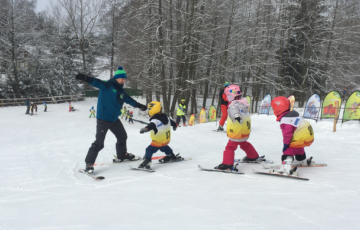 Lyžařská škola Chcete dát svým dětem ty nejlepší základy lyžování nebo snowboardingu? Lyžařská škola České Petrovice je ta nejlepší volba.